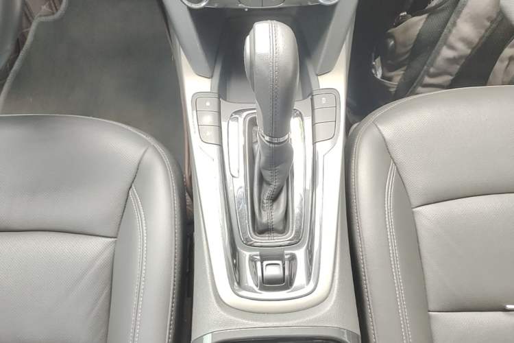 Used Chevrolet Malibu 2016 2.0L Automatic Luxury Edition Gear Lever