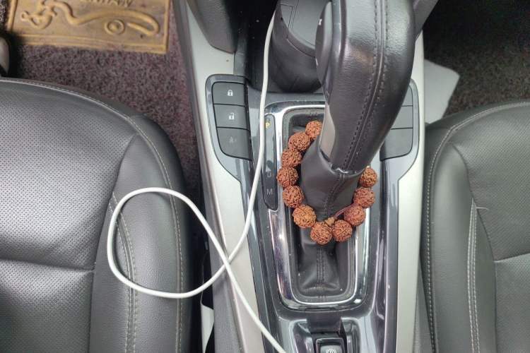 Used Chevrolet Malibu 2016 2.0L Automatic Luxury Edition Gear Lever