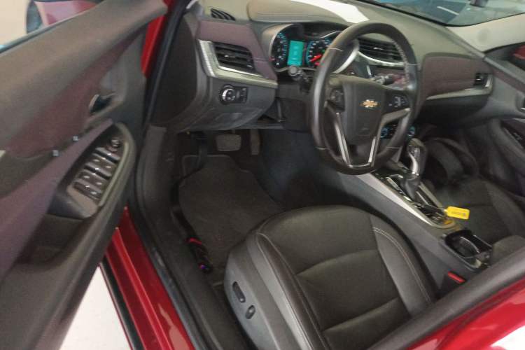 Used Chevrolet Malibu 2016 2.0L Automatic Luxury Edition Interior 3