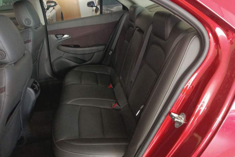 Used Chevrolet Malibu 2016 2.0L Automatic Luxury Edition Interior 4