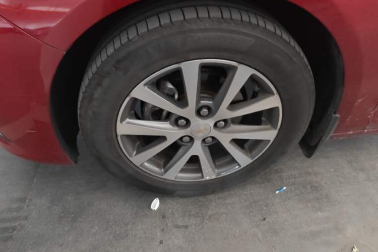 Used Chevrolet Malibu 2016 2.0L Automatic Luxury Edition Left Front Wheel Hub
