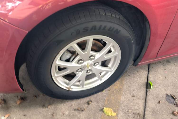 Used Chevrolet Malibu 2016 2.0L Automatic Comfort Edition Left Front Wheel Hub