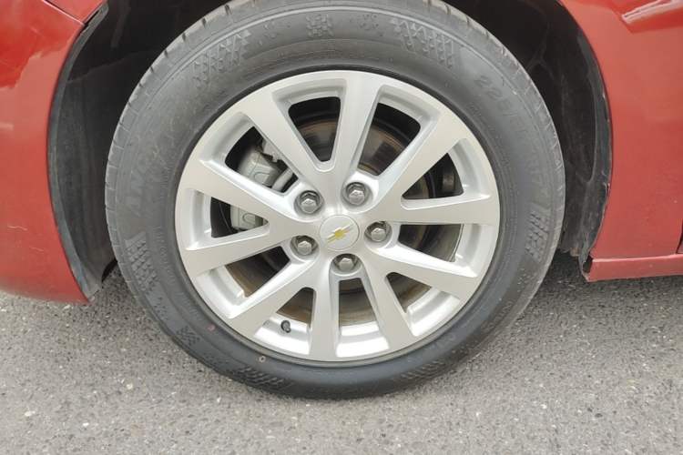 Used Chevrolet Malibu 2016 2.0L Automatic Luxury Edition Left Front Wheel Hub