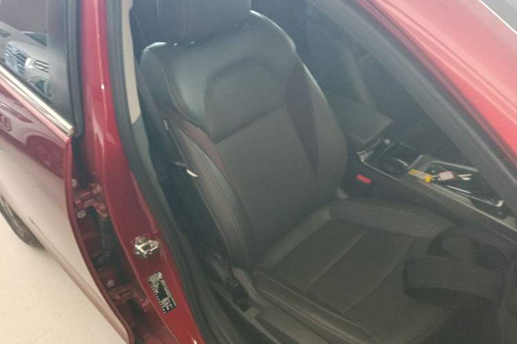 Used Chevrolet Malibu 2016 2.0L Automatic Luxury Edition Right Front Seat