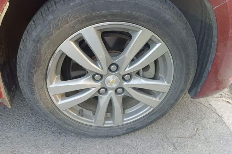 Used Chevrolet Malibu 2016 1.6T Automatic Luxury Edition Right Front Wheel Hub