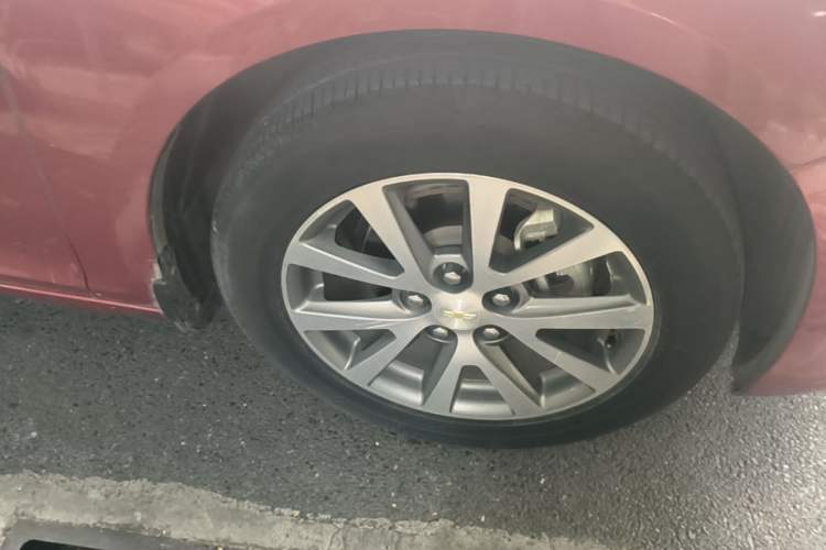 Used Chevrolet Malibu 2016 2.0L Automatic Luxury Edition Right Front Wheel Hub