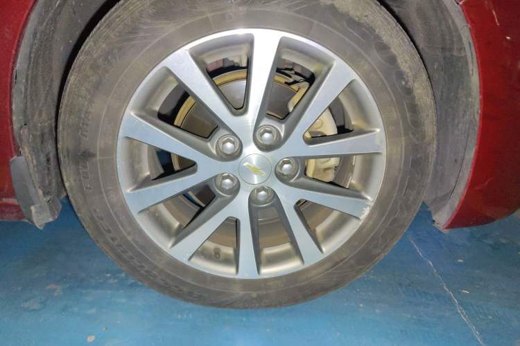Used Chevrolet Malibu 2016 2.0L Automatic Luxury Edition Right Front Wheel Hub