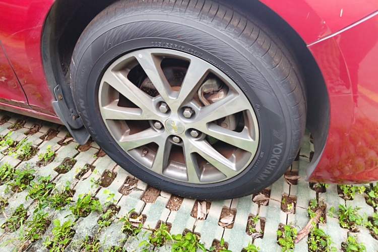 Used Chevrolet Malibu 2016 2.4L Automatic Luxury Edition Right Front Wheel Hub
