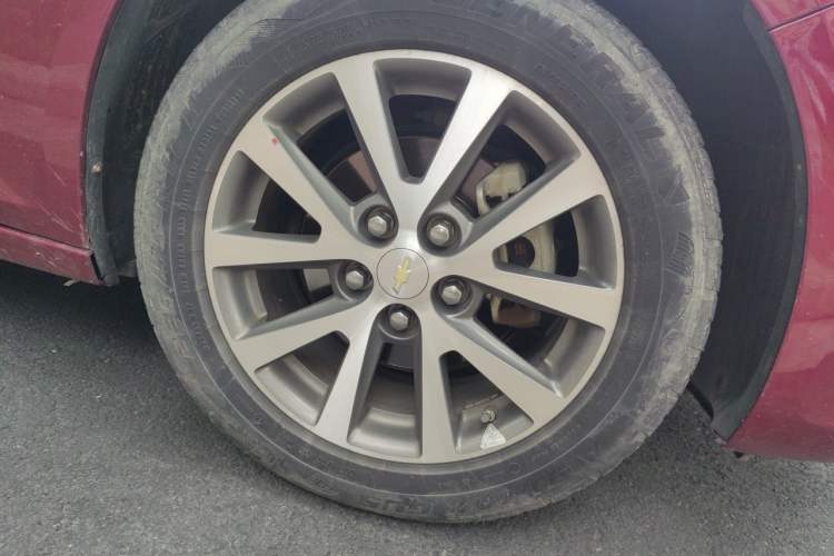 Used Chevrolet Malibu 2016 2.0L Automatic Luxury Edition Right Front Wheel Hub