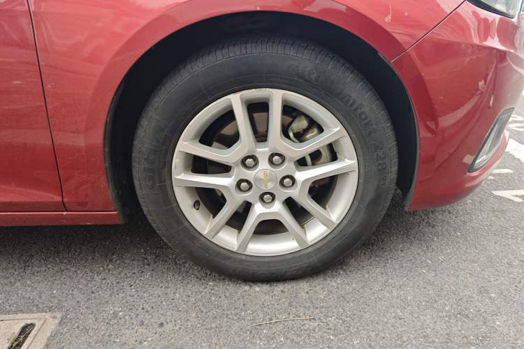 Used Chevrolet Malibu 2016 1.6T Automatic Comfort Edition Right Front Wheel Hub