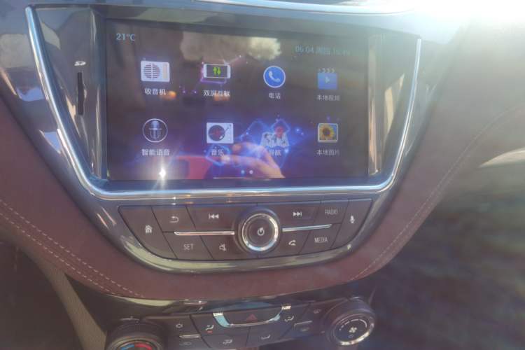 Used Chevrolet Malibu 2016 2.0L Automatic Luxury Edition Audio And AC Panel