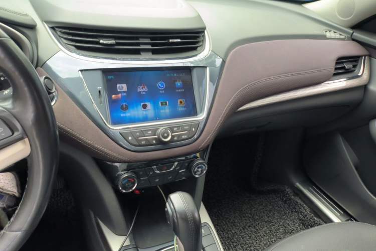Used Chevrolet Malibu 2016 2.0L Automatic Luxury Edition Audio And AC Panel