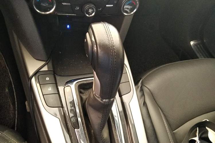 Used Chevrolet Malibu 2016 1.6T Automatic Luxury Edition Gear Lever
