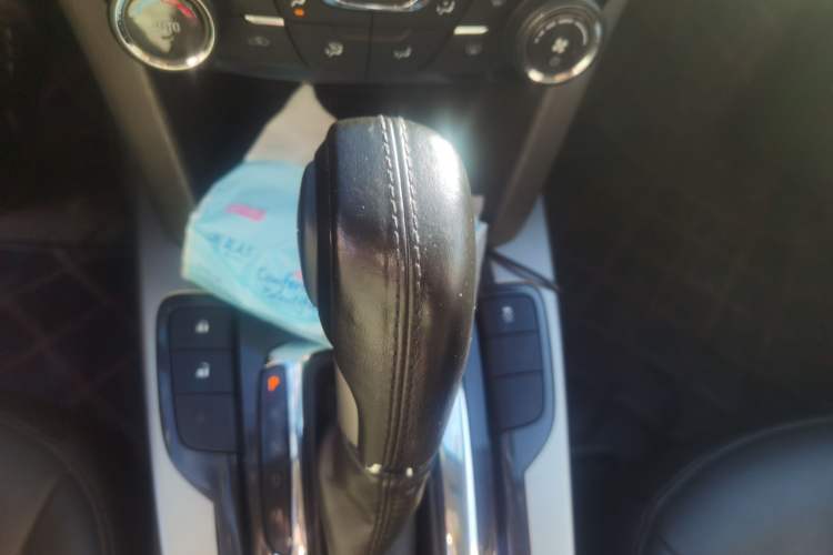 Used Chevrolet Malibu 2016 2.0L Automatic Luxury Edition Gear Lever