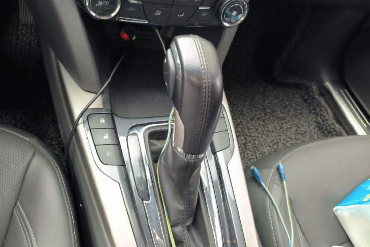 Used Chevrolet Malibu 2016 2.0L Automatic Luxury Edition Gear Lever