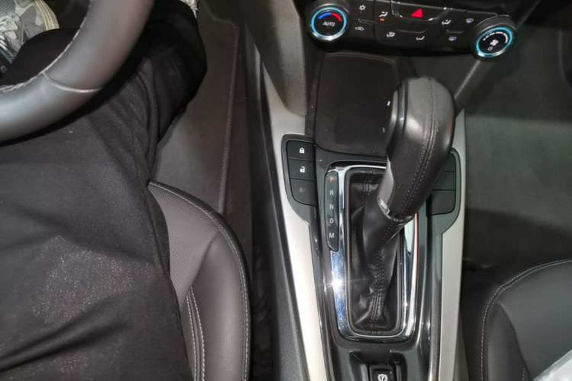 Used Chevrolet Malibu 2016 2.0L Automatic Luxury Edition Gear Lever