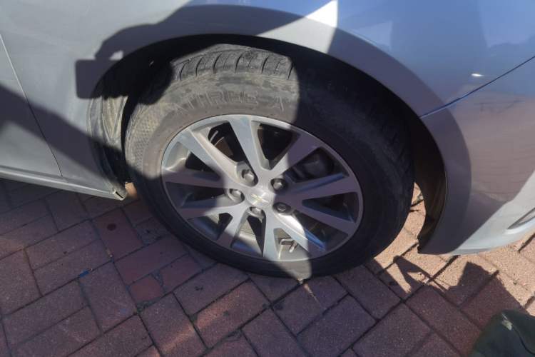 Used Chevrolet Malibu 2016 2.0L Automatic Luxury Edition Right Front Wheel Hub