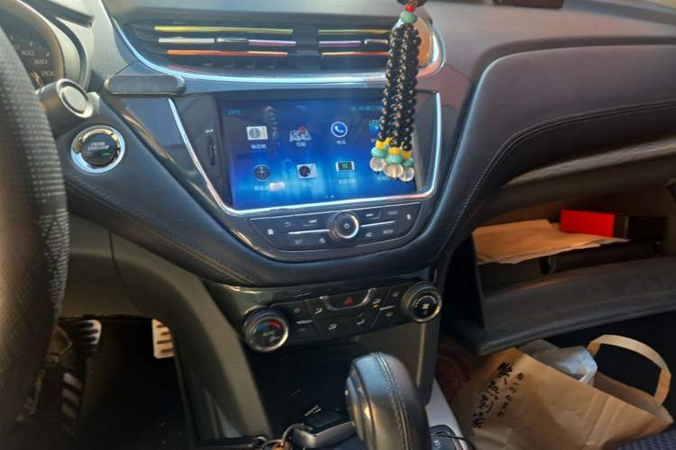 Used Chevrolet Malibu 2016 2.0L Automatic Luxury Edition Audio And AC Panel