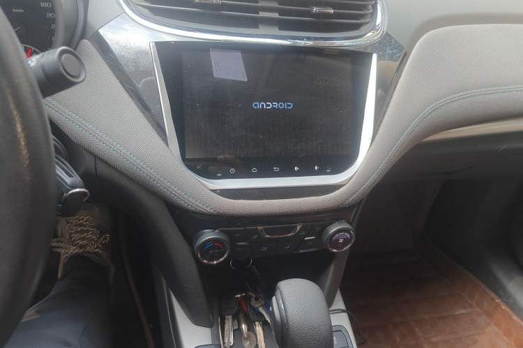 Used Chevrolet Malibu 2016 1.6T Automatic Comfort Edition Audio And AC Panel