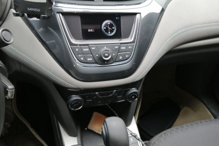 Used Chevrolet Malibu 2016 1.6T Automatic Comfort Edition Audio And AC Panel