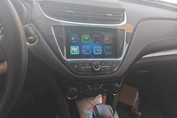 Used Chevrolet Malibu 2016 2.0L Automatic Luxury Edition Audio And AC Panel