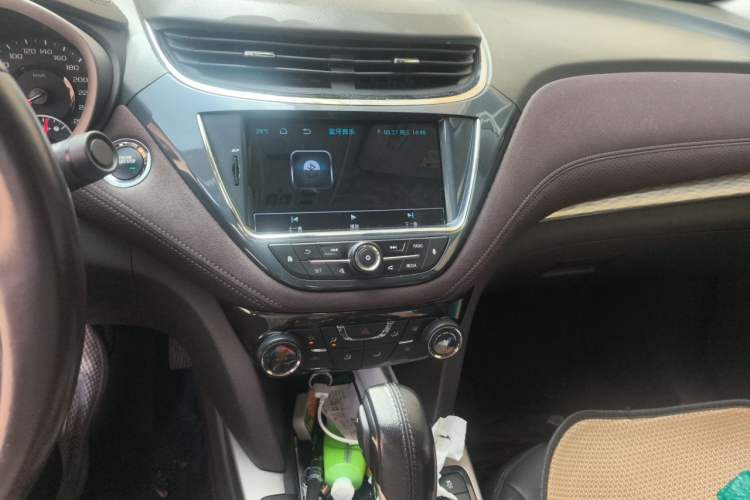 Used Chevrolet Malibu 2016 2.0L Automatic Luxury Edition Audio And AC Panel