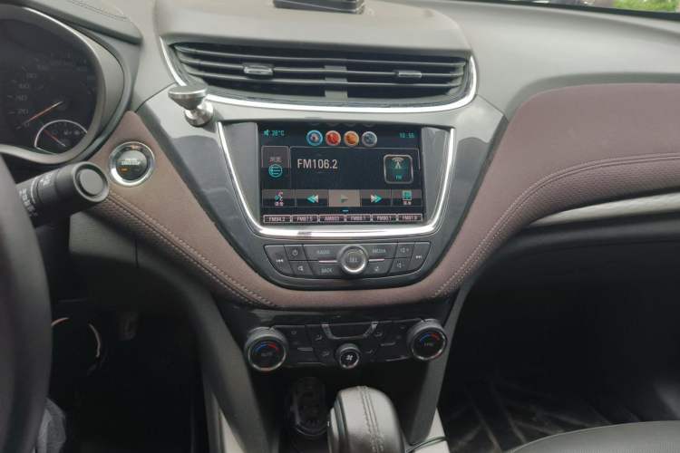 Used Chevrolet Malibu 2016 1.6T Automatic Luxury Edition Audio And AC Panel