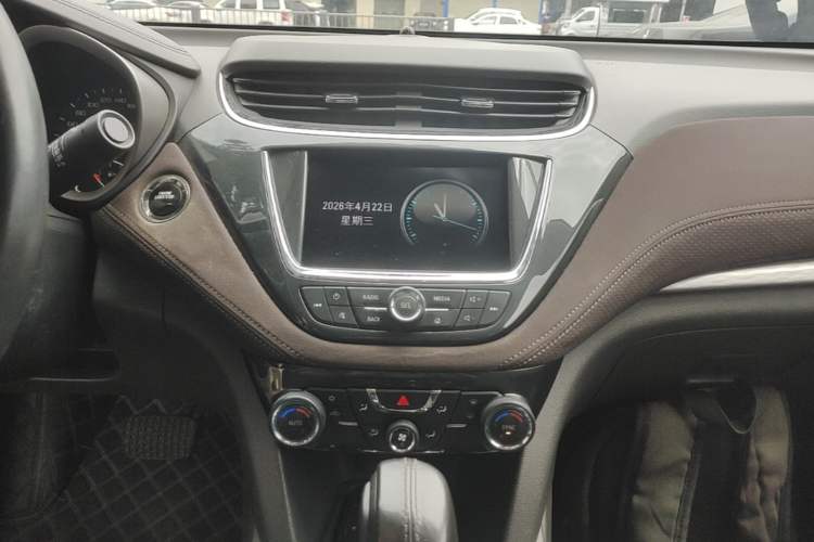 Used Chevrolet Malibu 2016 1.6T Automatic Luxury Edition Audio And AC Panel
