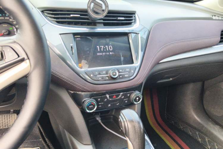 Used Chevrolet Malibu 2016 2.0L Automatic Luxury Edition Audio And AC Panel