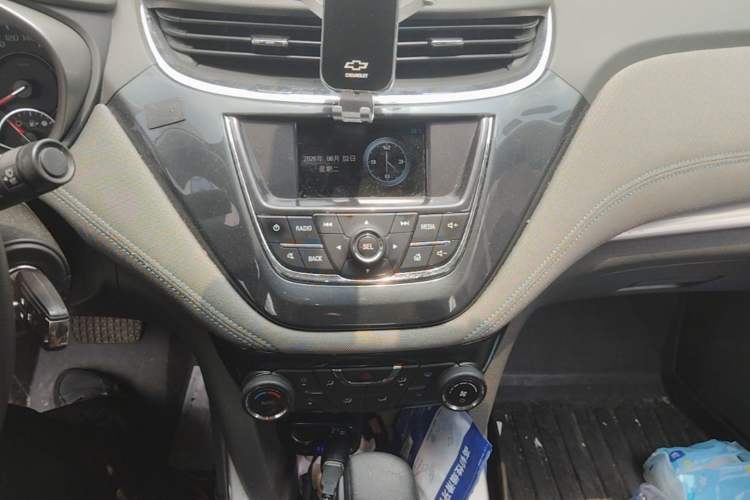 Used Chevrolet Malibu 2016 1.6T Automatic Comfort Edition Audio And AC Panel