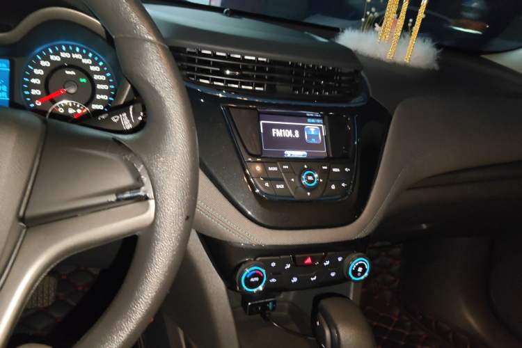 Used Chevrolet Malibu 2016 1.6T Automatic Comfort Edition Audio And AC Panel