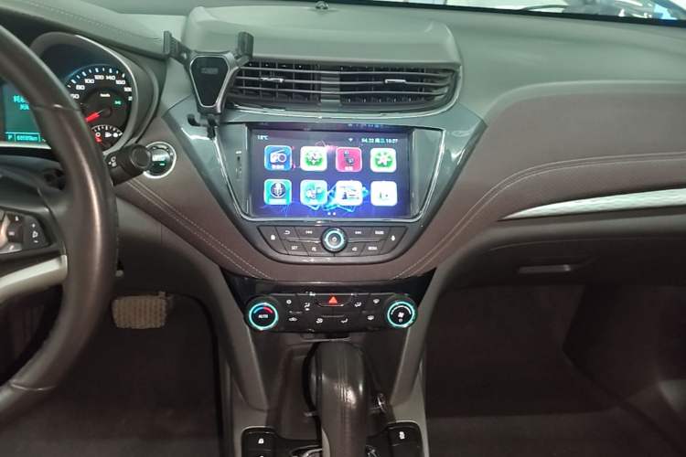 Used Chevrolet Malibu 2016 2.4L Automatic Luxury Edition Audio And AC Panel