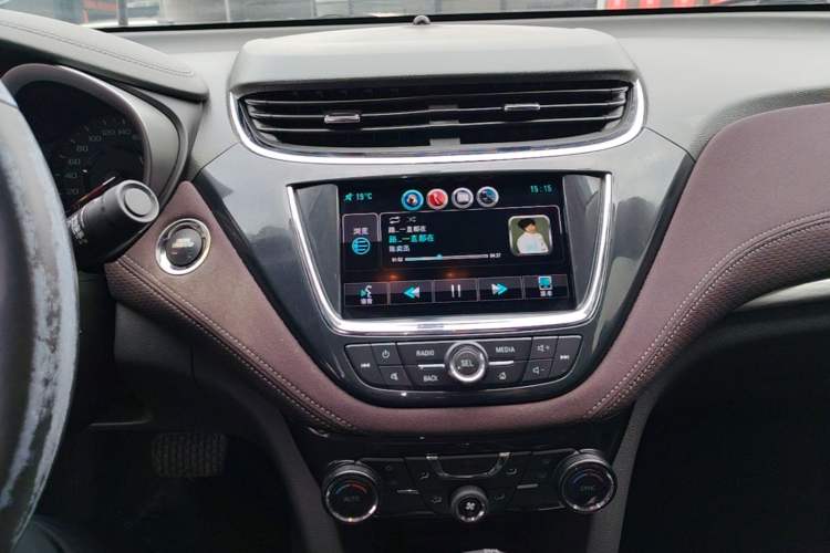 Used Chevrolet Malibu 2016 1.6T Automatic Luxury Edition Audio And AC Panel