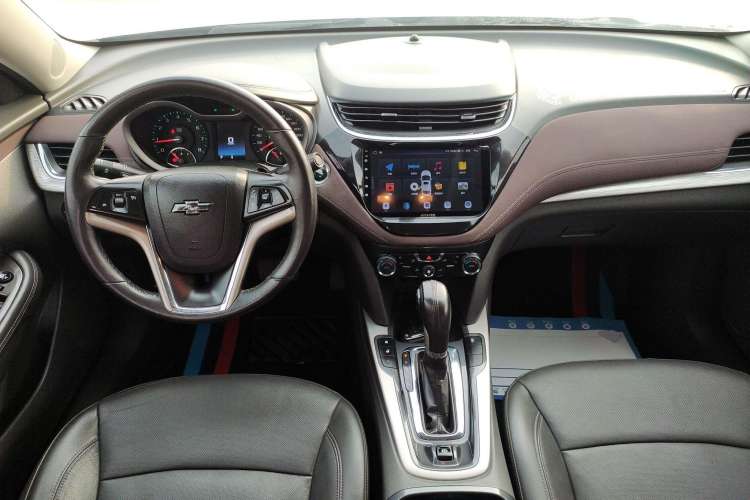 Used Chevrolet Malibu 2016 1.6T Automatic Luxury Edition Center Console