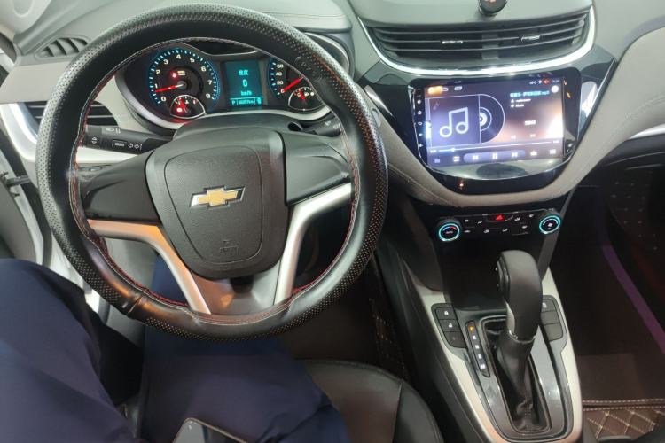 Used Chevrolet Malibu 2016 1.6T Automatic Comfort Edition Center Console
