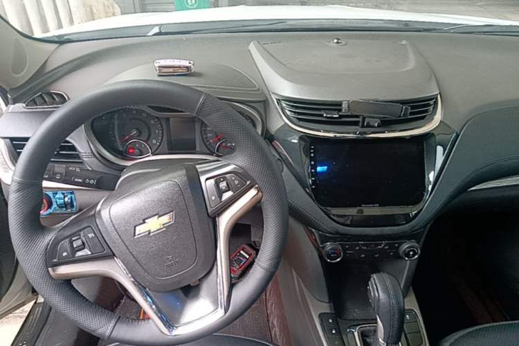 Used Chevrolet Malibu 2016 2.0L Automatic Luxury Edition Center Console