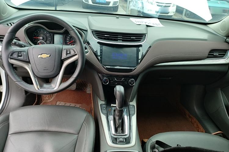 Used Chevrolet Malibu 2016 2.0L Automatic Luxury Edition Center Console