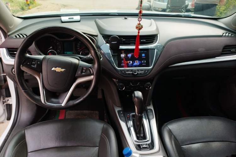 Used Chevrolet Malibu 2016 2.4L Automatic Luxury Edition Center Console