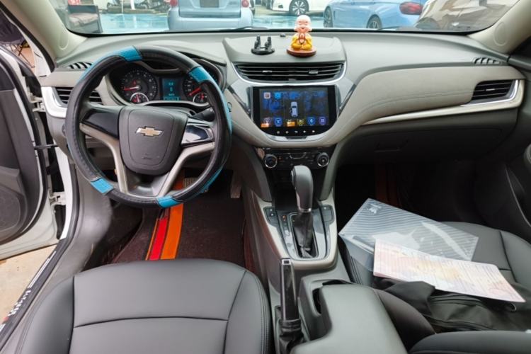 Used Chevrolet Malibu 2016 1.6T Automatic Comfort Edition Center Console