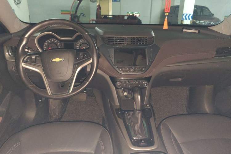 Used Chevrolet Malibu 2016 2.0L Automatic Luxury Edition Center Console