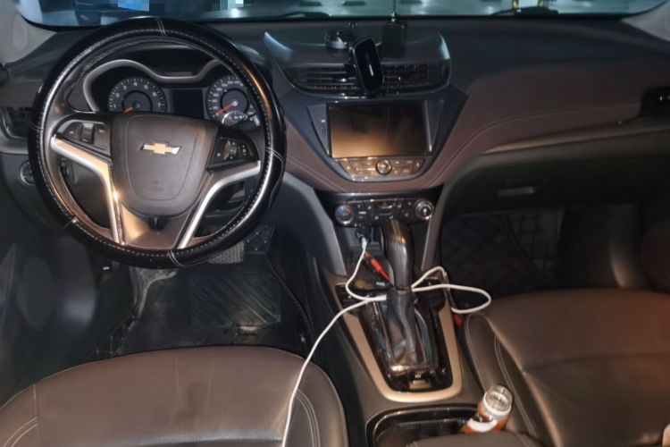 Used Chevrolet Malibu 2016 2.0L Automatic Luxury Edition Center Console