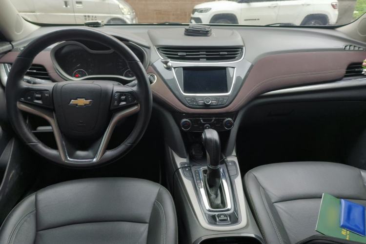 Used Chevrolet Malibu 2016 1.6T Automatic Luxury Edition Center Console