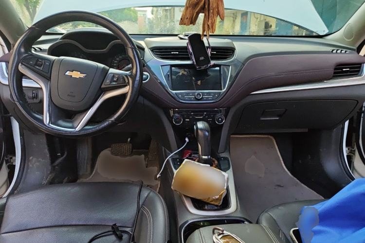 Used Chevrolet Malibu 2016 2.0L Automatic Luxury Edition Center Console