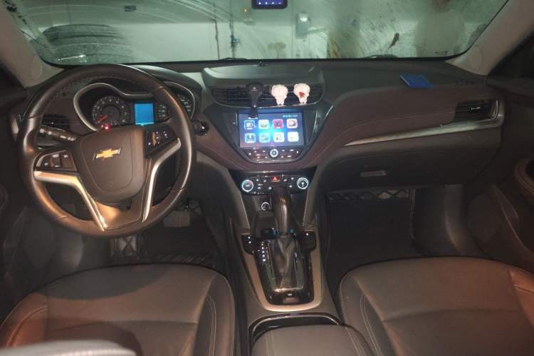 Used Chevrolet Malibu 2016 2.0L Automatic Luxury Edition Center Console