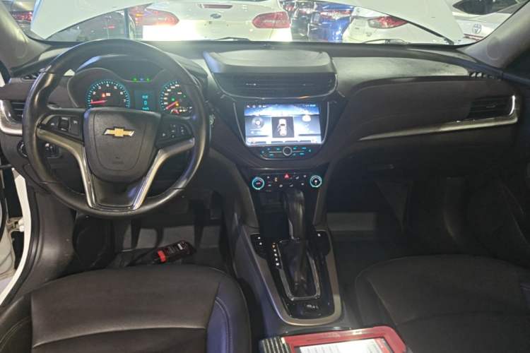 Used Chevrolet Malibu 2016 2.0L Automatic Luxury Edition Center Console