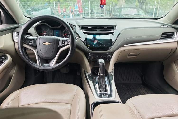 Used Chevrolet Malibu 2016 2.0L Automatic Luxury Edition Center Console