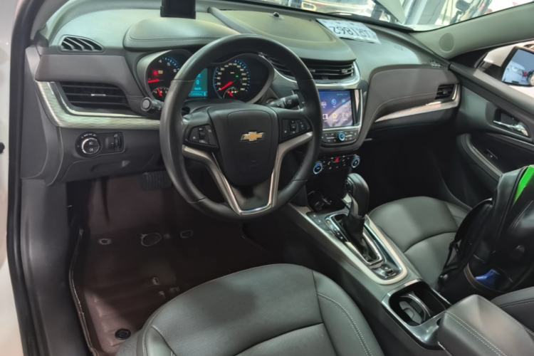 Used Chevrolet Malibu 2016 2.0L Automatic Luxury Edition Center Console
