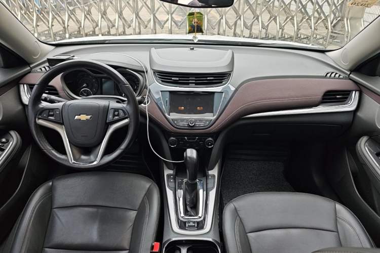 Used Chevrolet Malibu 2016 2.0L Automatic Luxury Edition Center Console