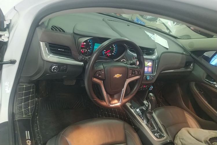 Used Chevrolet Malibu 2016 2.0L Automatic Luxury Edition Center Console