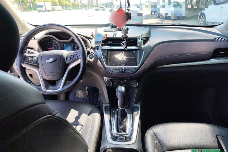 Used Chevrolet Malibu 2016 2.0L Automatic Luxury Edition Center Console